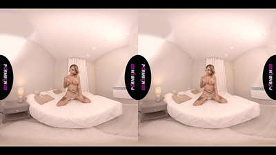 PORNBCN VR etuk ispan MILF chekish va uning oyoqlarini silkitish paytida POVda sizning sikingizni onanizm qiladi va so'radi